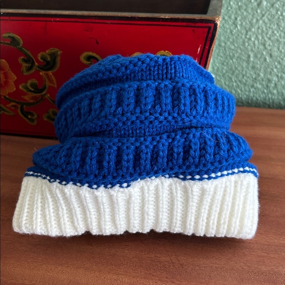 Winter hat - Picture 5 of 6
